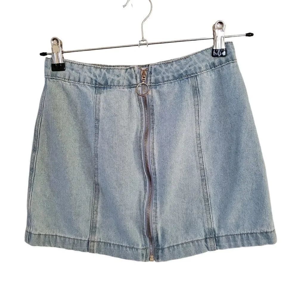 Forever 21 Lightwash Denim Full Front Zip Mini Skirt